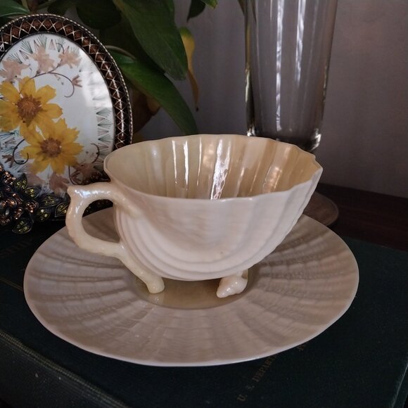 Vintage Belleek Neptune Shell Tea Cup and Saucer Set - Picture 4 of 10